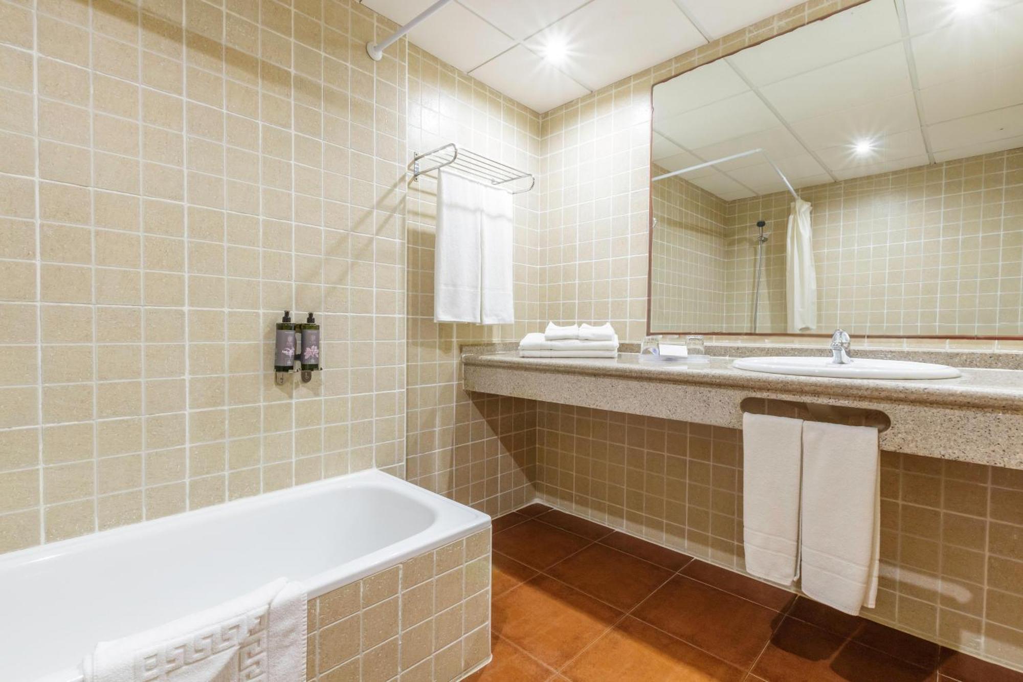 Apartamentos Best Alcazar Ла Херадура Екстериор снимка