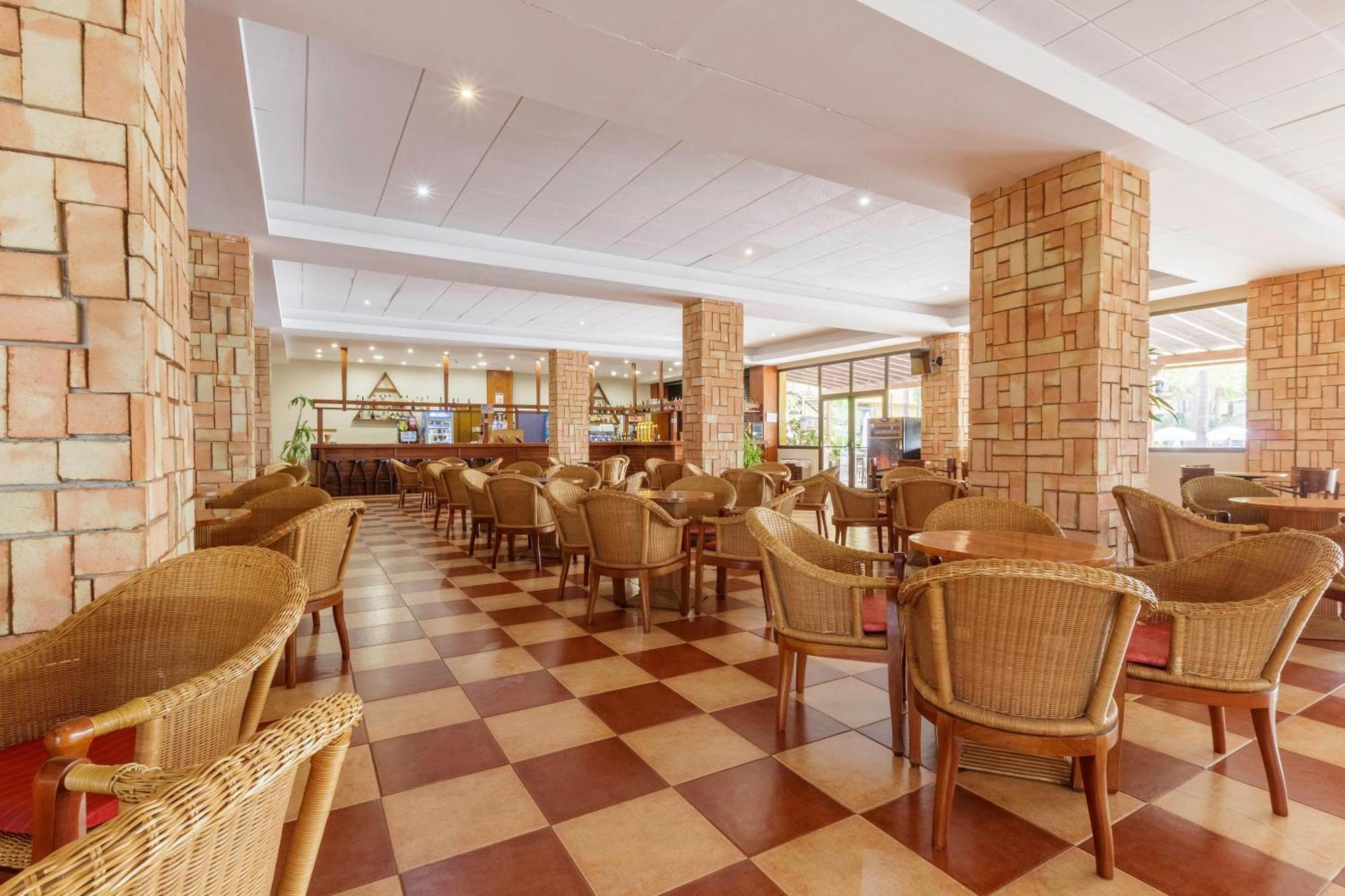 Apartamentos Best Alcazar Ла Херадура Екстериор снимка