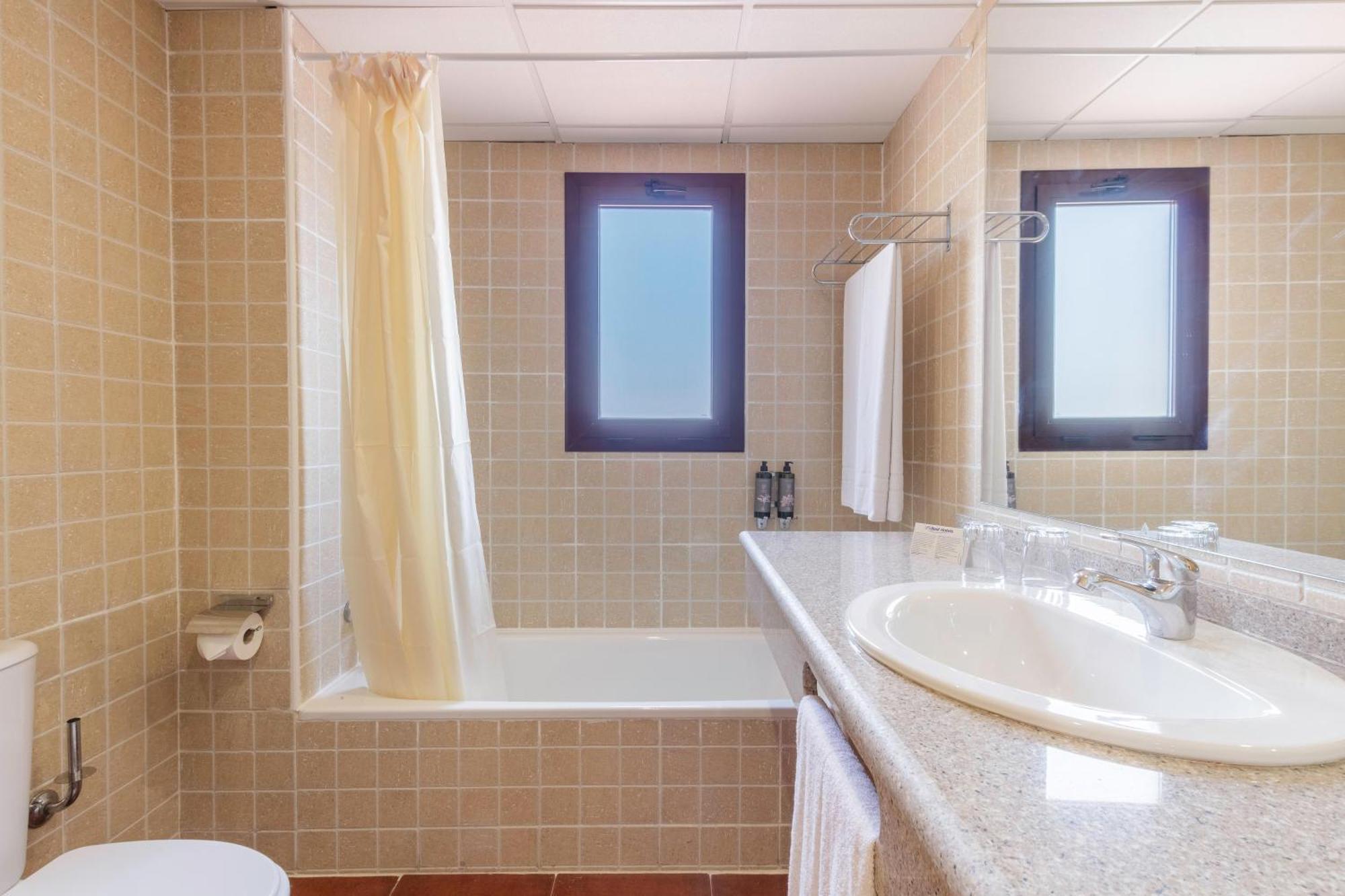 Apartamentos Best Alcazar Ла Херадура Екстериор снимка